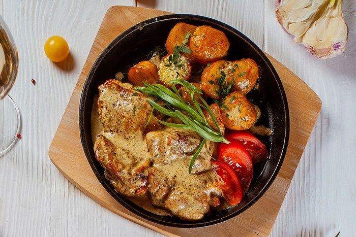 Филе бедра цыплёнка в сливочно-чесночном соусе