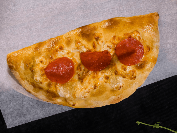 Кальцоне острое с пепперони