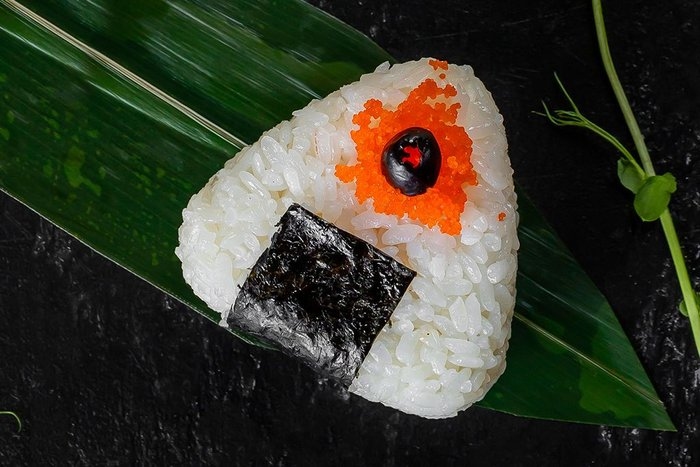 Онигири с угрем