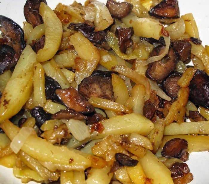 Картофель жареный с грибами