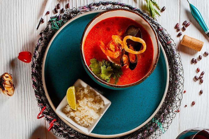 Том ям с морепродуктами