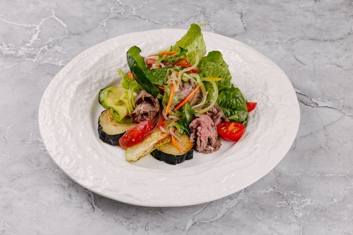 Теплый салат с ростбифом 220гр.