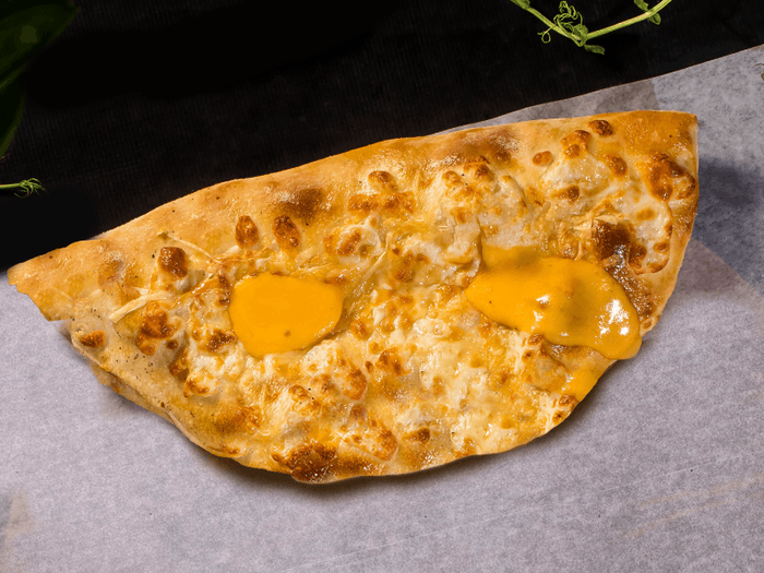 Кальцоне 4 сыра