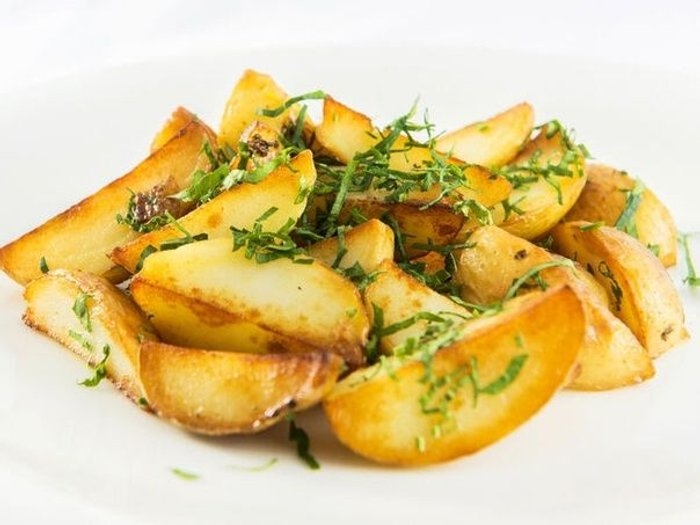 Картофельные дольки с чесноком и зеленью 1кг